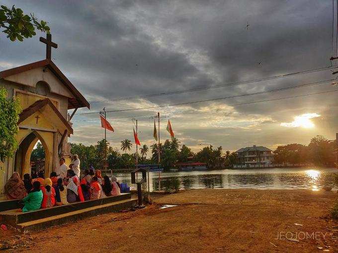 ആള്‍വാസമില്ലാത്ത ഒറ്റപ്പെട്ട തുരുത്ത്