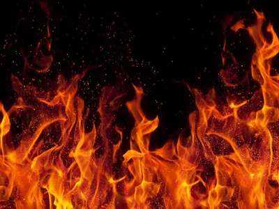 UP News: आजमगढ़ में आग का तांडव, 74 कच्चे मकान खाक, झुलसने से दो बच्चों की मौत