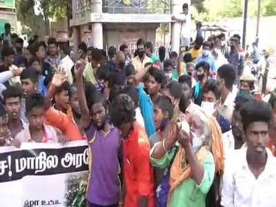 மதுரை சித்திரைத் திருவிழா: குண்டு கட்டாக தூக்கி சென்ற போலீஸ்!