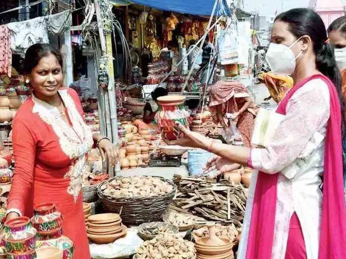 ​त्योहार को लेकर सज गए बाजार