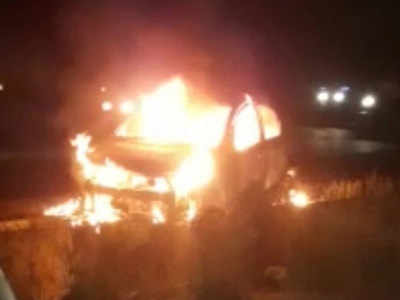 Firozabad News: टैंकर की टक्कर से कार में लगी आग, पति ने कूदकर बचाई जान, पत्नी की जलकर मौत