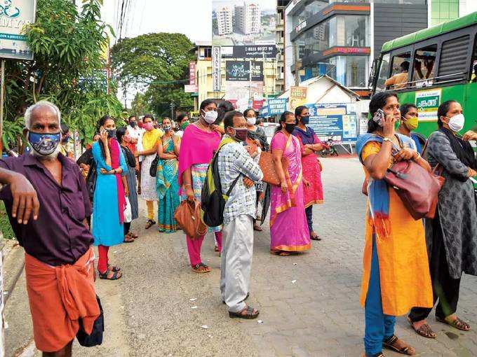 ബസുകളിലും ട്രെയിനുകളിലും നിയന്ത്രണം