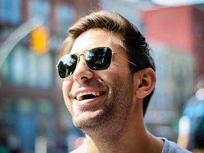 आंखों की सेफ्टी के लिए जरूर पहनें ये Sunglasses, मिल रही है खास छूट