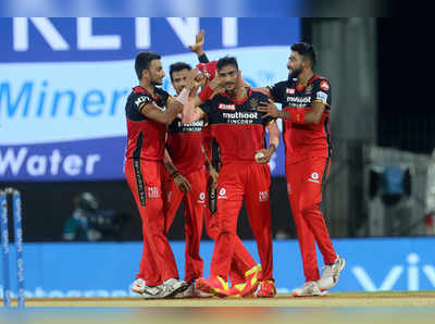 IPL 2021, SRH vs RCB : अखेरच्या षटकापर्यंत रंगलेल्या सामन्यात आरसीबीचा विजय, वॉर्नरचे अर्धशतक व्यर्थ