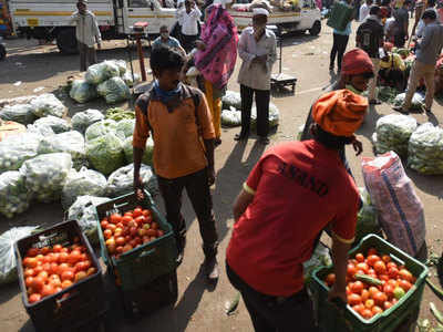 Pune Covid Restrictions: तर जीवनावश्यक वस्तूंची दुकानेही बंद!; पुणे जिल्हाधिकाऱ्यांचा आदेश