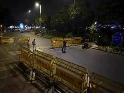 Delhi Weekend Curfew: दिल्ली में वीकेंड कर्फ्यू, अगर जाना है रेलवे स्टेशन या एयरपोर्ट तो क्या ऑटो मिलेंगे, कैब, बसें चलेंगी... जानें ऐसे सभी सवालों के जवाब