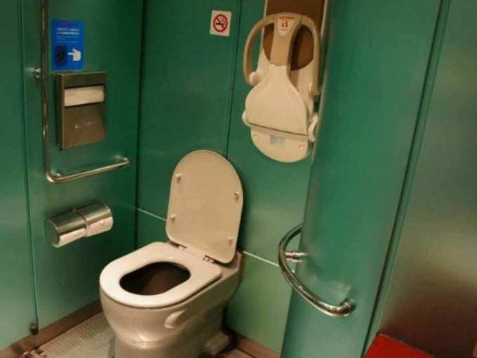 कब लगे ट्रेनों में शौचालय?