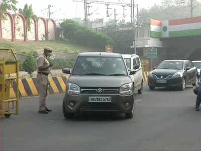 Delhi Weekend Curfew: बाजार बंद, सड़कें खाली,  देखिए कैसा है राजधानी दिल्ली का हाल