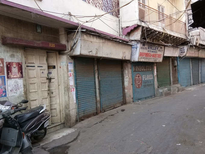 कश्मीरी गेट में बाजार बंद