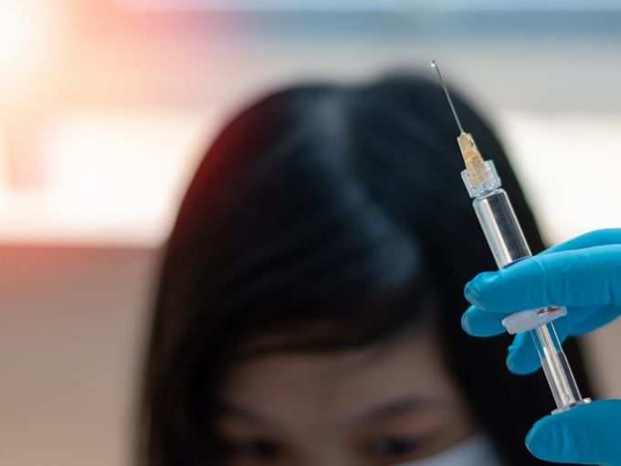 वैक्सीन डोज के साइड इफेक्ट को लेकर महिलाओं पर शोध