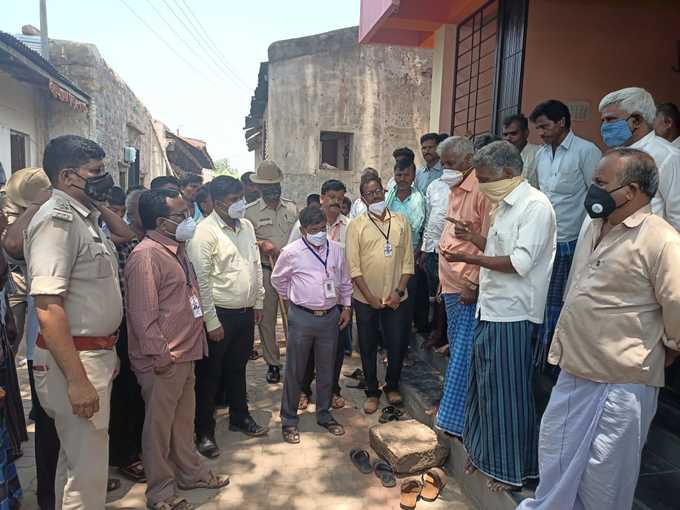 ಮತದಾನ ಬಹಿಷ್ಕರಿಸಿದ ಬೆಳಗಾವಿಯ ರಾಮದುರ್ಗದ ಚಿಕ್ಕತಡಸಿ ಗ್ರಾಮಕ್ಕೆ ಅಧಿಕಾರಿಗಳ ತಂಡ ಭೇಟಿ