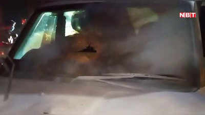 Dhanbad News  : पुलिस के सामने जेएमएम नेता के वाहन पर फेंके गए बम