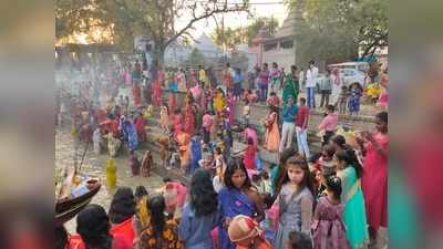 Chaiti Chhath 2021: बिहार में कोरोना के कहर पर भारी पड़ी चैती छठ की आस्था, व्रतियों ने दिया अस्तगामी सूर्य को अर्घ्य, Photos देखिए