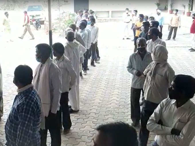 वाराणसी में कड़ी सुरक्षा के बीच शुरू हुआ पंचायत चुनाव के लिए मतदान