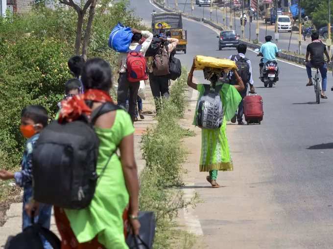 पूरी तरह लॉकडाउन से पहले ही निकल जाना चाहते हैं लोग