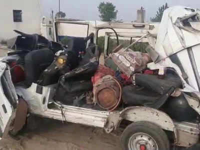 Bulandshahr news: बुलंदशहर में ट्रक की भीषण टक्कर से कार सवार 3 मजदूरों की मौत, 4 गंभीर