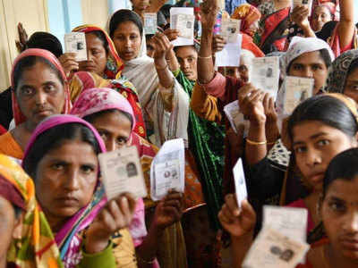 West Bengal Polling 2021: चुनाव आयोग ने रोड शो और वाहन रैलियों पर लगाया प्रतिबंध, बढ़ते कोरोना को देखते हुए लिया फैसला