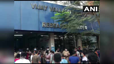 Virar Covid Hospital Fire Live Updates: विरार हॉस्पिटल आग; एकनाथ शिंदे घटनास्थळी पोहोचताच मृतांच्या नातेवाईकांनी घेरलं!