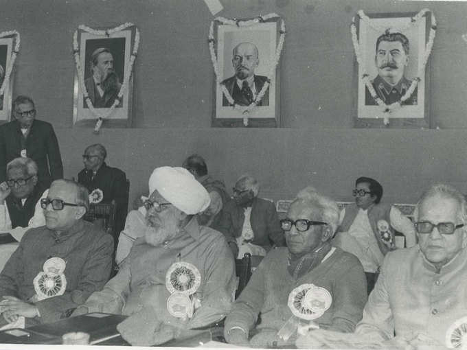 ​पहली वामपंथी सरकार पर नेहरू का चाबुक