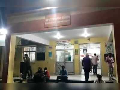 स्वाथ्य मंत्री जेपी सिंह के प्रभार वाले सुलतानपुर में घंटों महिला को नहीं मिला ऑक्सीजन, इमरजेंसी के बाहर फर्श पर बैठाकर होता रहा इलाज