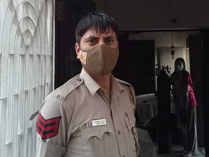 घरों में इलाज करवा रहे मरीजों के लिए ‘संकट मोचक’ बनी दिल्ली पुलिस