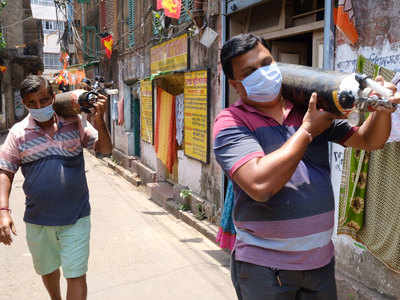 Oxygen Crisis: हाई कोर्ट ने केजरीवाल सरकार से पूछा- अगर कहीं एक दिन में ऑक्सिजन प्लांट लग सकता है तो दिल्ली में क्यों नहीं