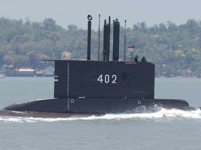 Indonesia submarine  इंडोनेशिया: बेपत्ता झालेल्या पाणबुडीचे अवशेष सापडले; ५३ जणांचा मृत्यू झाल्याची भीती