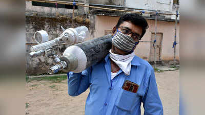 Oxygen Shortage in Delhi: दिल्ली में ऑक्सिजन संकट पर भी राजनीति, आपस में उलझीं केंद्र और केजरीवाल सरकार