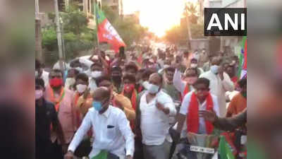 മാസ്കില്ലാതെ വൻ ജനക്കൂട്ടം; കൊവിഡ് ദുരന്തത്തിനിടെ തെലങ്കാനയിൽ കൂറ്റൻ റാലികള്‍