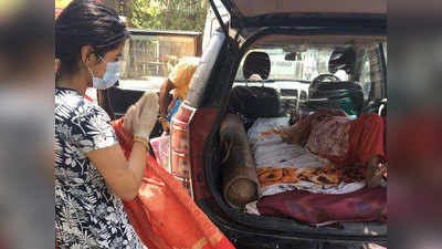 वाराणसी: SUV कार को बना दिया ऐंबुलेंस... लोगों की कर रहीं सेवा... मदद के लिए जारी किए हैं नंबर