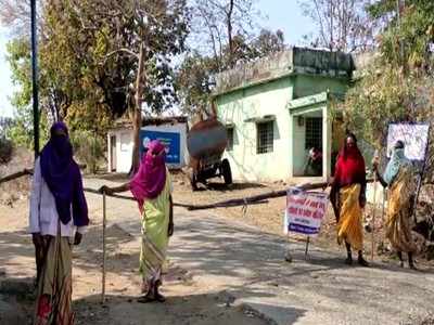 एमपी के इस गांव की महिलाओं ने कोरोना के खिलाफ उठाई लाठी, अब तक एक भी संक्रमित मरीज नहीं