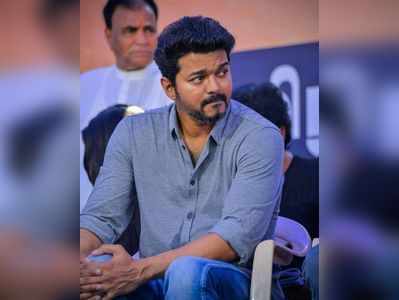 அண்ணனின் உத்தரவை நிறைவேற்றிய தம்பிகள்: விஜய் மக்கள் இயக்கத்தினருக்கு குவியும் பாராட்டுக்கள்!