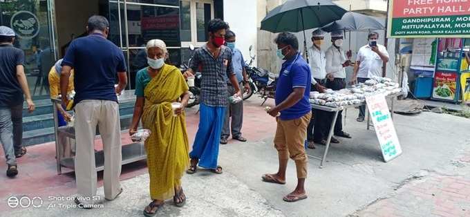 இலவச உணவு வழங்கி வரும் கோவை உணவகம்!