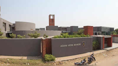 adani group : अदानी समूह अहमदाबादच्या शाळेत उभारणार १००० बेडचे कोविड सेंटर, ऑक्सिजनही पोहोचवणार