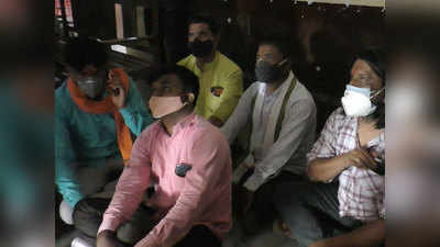 Protest For Remdesivir In Buldhana: FDA मंत्र्यांच्या जिल्ह्यात रेमडेसिवीरसाठी अडीच तास ठिय्या आंदोलन!