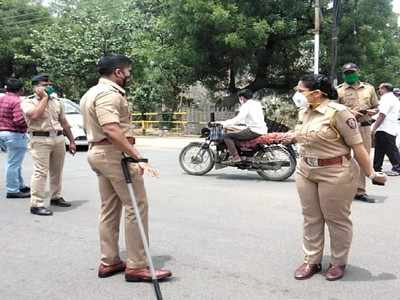 जीव टांगणीला; गस्तीवरील पोलिसांना ना पीपीई किट, ना फेस शिल्ड