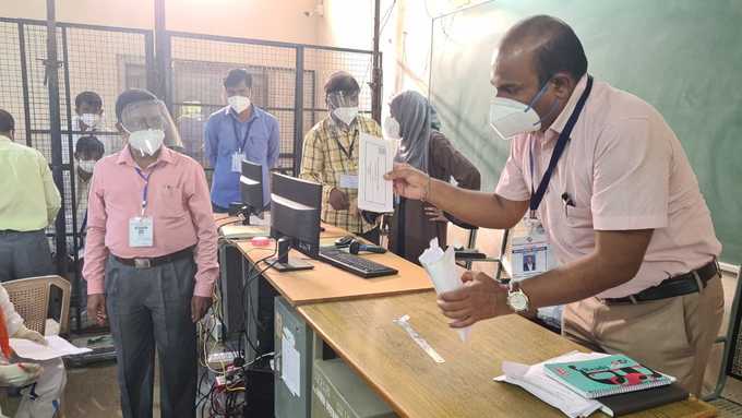 ರಾಯಚೂರಿನಲ್ಲಿ ಮಸ್ಕಿ ಕ್ಷೇತ್ರದ ಅಂಚೆ ಮತ ಎಣಿಕೆ ಆರಂಭ.