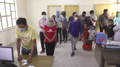 भरतपुर में आज से शुरू हुआ 18 प्लस का कोरोना वैक्सीनेशन, युवाओं की उमड़ी भीड़