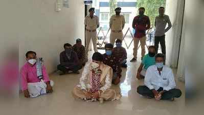 જુનાગઢ: લગ્નપ્રસંગમાં પોલીસે ચેંકિગ હાથ ધરતા નાસભાગ મચી, વરરાજા સહિત 8ની ધરપકડ