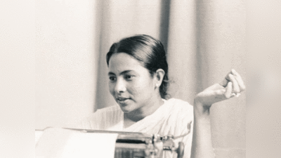 Mamata banerjee news :अस्सी के दशक में ऐसी दिखती थीं ममता, बंगाल फतह के बाद वायरल हुई फोटो