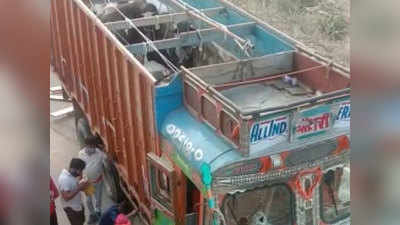 Agra News: गो तस्करों ने फिल्मी स्टाइल में ट्रक दौड़ाते हुए की फायरिंग, ट्रक छोड़ भागे शातिर