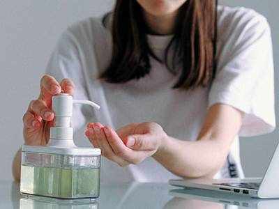 Hand Sanitizers : अल्कोहल बेस्ड Sanitizers से हाथ रहेंगे जर्म्स फ्री और सुरक्षित