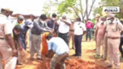 நெல்லை அரசு மருத்துவமனைகளில்  கொரோனா தடுப்பு பணிகளை ஆய்வு மேற்கொண்ட அதிகாரிகள்.