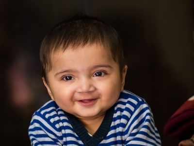 1.5 year old baby development : इतना सब सीख लेता है डेढ़ साल का बच्‍चा, क्‍या आपके बच्‍चे का हो रहा है देरी से विकास