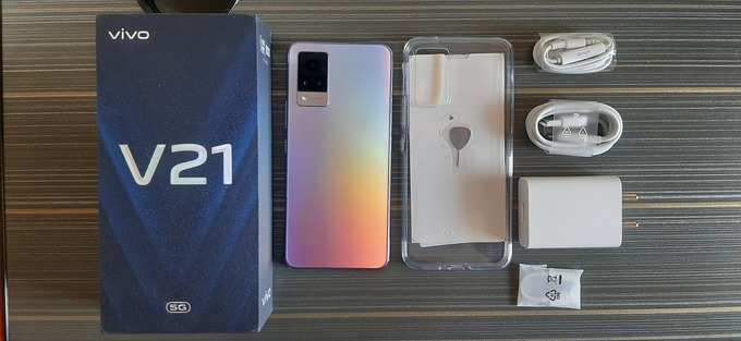 Vivo V21 5G Box Accessories