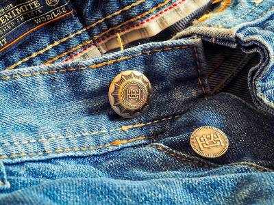 Jeans: इन स्टाइलिश Jeans पर करें 1,500 रूपए तक की भारी बचत