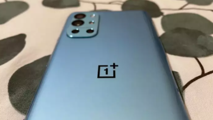 OnePlus 9R display