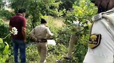 Bihar Crime News: गोपालगंज में युवक की चाकू से गोदकर हत्या, सड़क किनारे खेत में पड़ा मिला शव
