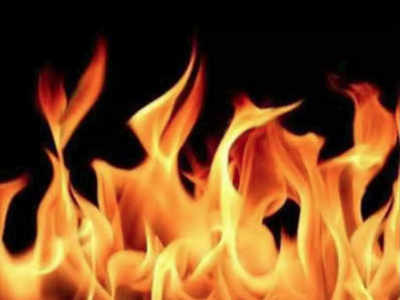 Lucknow News: गांव में ट्रांसफार्मर में आग लगने से मची अफरातफरी, कोई नुकसान नहीं