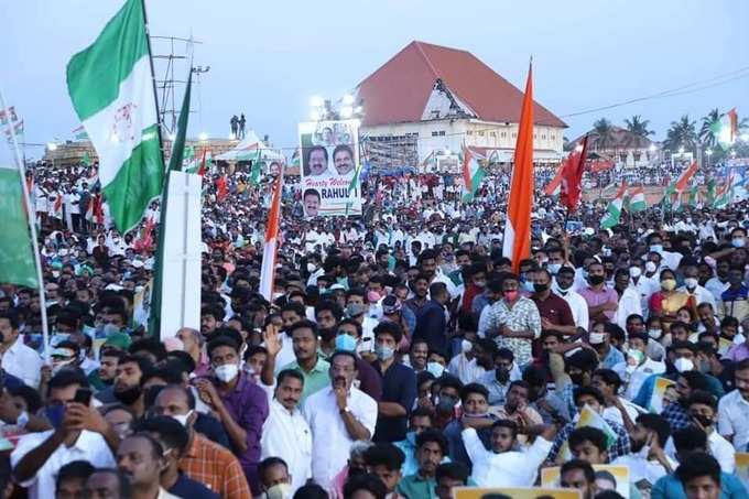 ​പിണറായിയെ രക്ഷകനായി അവതരിപ്പിച്ചു